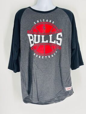 Mitchell & Ness Mens 3/4 Sleeve Shirt Chicago Bulls NBA Grey/Black Size: 2XL